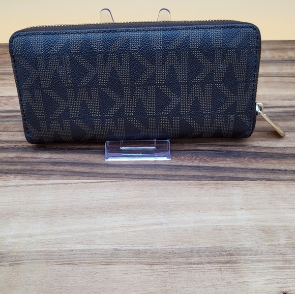 Michael Kors Brown Signature Logo Wallet With Gold Logo Plate, 8x4 - Picture 4 of 7